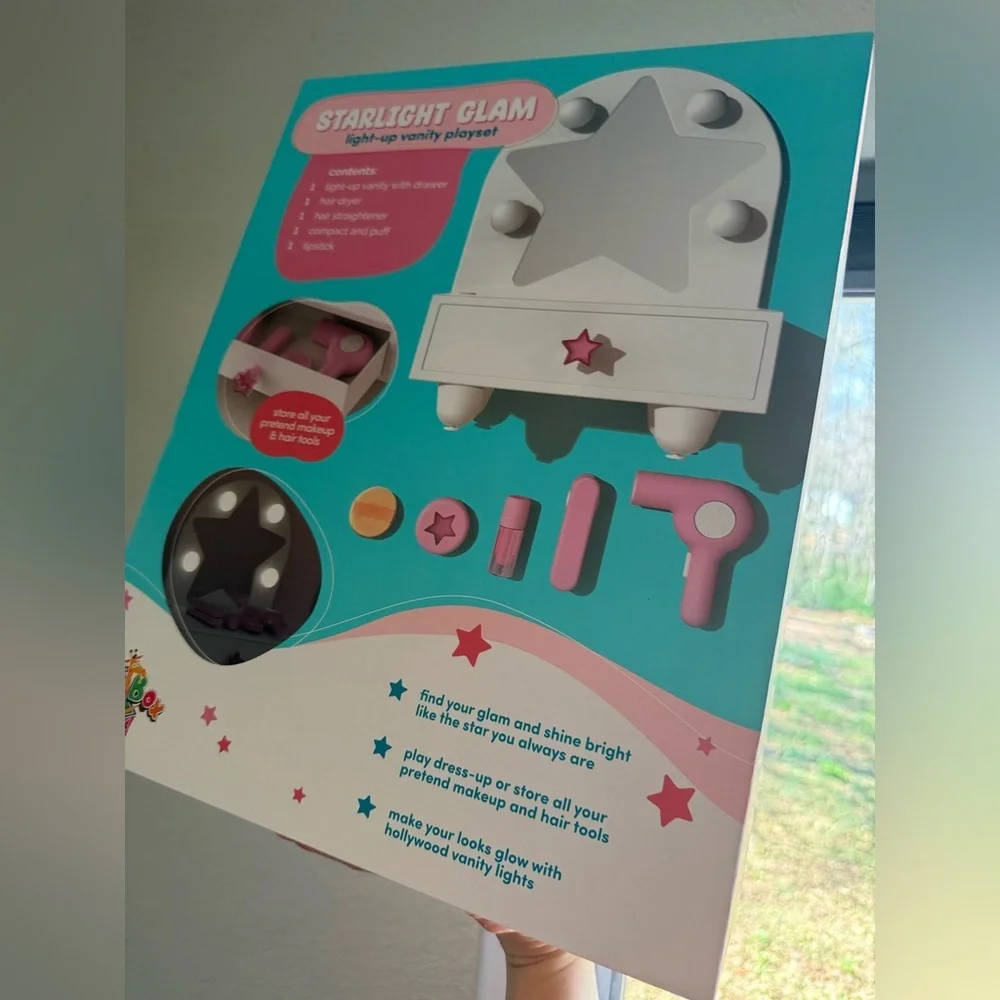 Starlight Glam Light-Up Vanity Playset — Pink - Picture 4 of 5